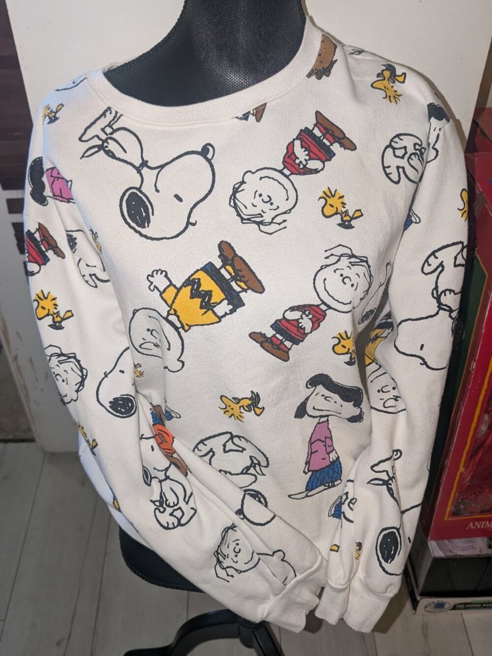Peanuts Characters Sweatshirt Misses Jrs Size M 7/9